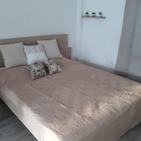 Fully Renovated Small & Cosy Studio أثينا المظهر الخارجي الصورة