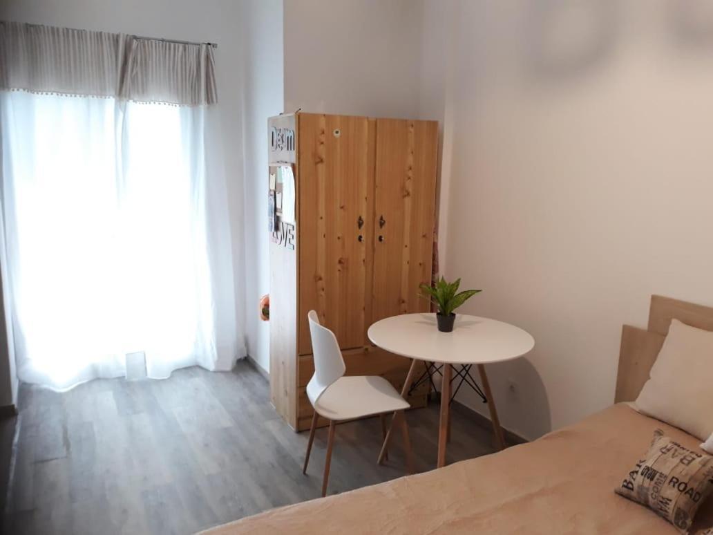 Fully Renovated Small & Cosy Studio أثينا المظهر الخارجي الصورة